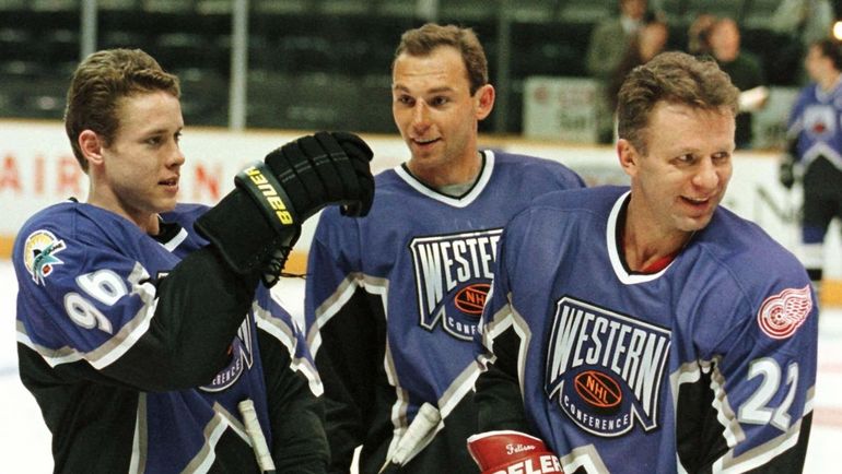 Павел Буре, Дмитрий Христич и Вячеслав Фетисов во время Матча всех звезд. Фото REUTERS Павел Буре, Дмитрий Христич и Вячеслав Фетисов во время Матча всех звезд. Фото REUTERS