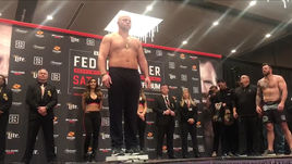 Поразительное спокойствие Федора Емельяненко на церемонии взвешивания  