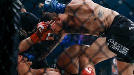 Райан Бейдер победил Федора Емельяненко на первой минуте боя.