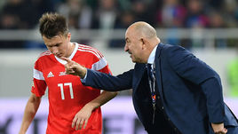 Станислав Черчесов (справа) и Александр Головин.