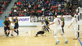 Лидеры не сдают позиций