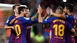 30 января. Барселона. "Барселона" - "Севилья" - 6:1. Радость игроков каталонской команды.