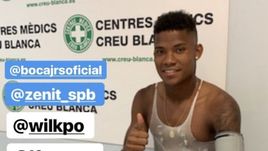 Вильмар Барриос во время медосмотра.