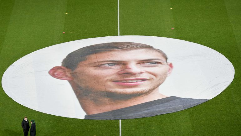 Портрет Эмилиано Салы на поле стадиона в Нанте. Фото AFP Портрет Эмилиано Салы на поле стадиона в Нанте. Фото AFP