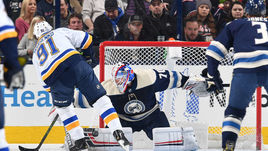 2 февраля. Коламбус. "Коламбус" – "Сент-Луис" – 2:4. Владимир Тарасенко (№ 91) атакует ворота Йоонаса Корписало.