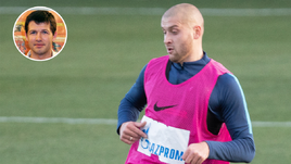 Олег Саленко считает, связал исключение Ярослава Ракицкого (справа) из списка игроков сборной Украины политическим решением.