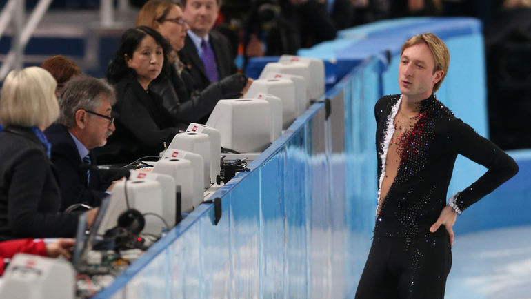 Евгений Плющенко снялся с личного турнира Олимпиады в Сочи из-за травмы спины. Фото ИТАР-ТАСС Евгений Плющенко снялся с личного турнира Олимпиады в Сочи из-за травмы спины. Фото ИТАР-ТАСС