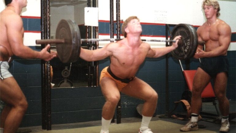 Илья Ярощук в тренажерном зале. Илья Ярощук в тренажерном зале.