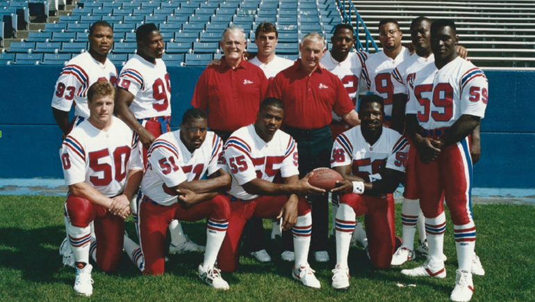 Илья Ярощук (слева в нижнем ряду) с командой. Илья Ярощук (слева в нижнем ряду) с командой.