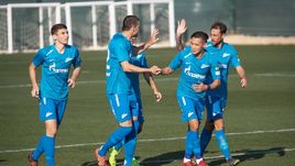 8 февраля. Альгорфа. "Сарпсборг 08" – "Зенит" – 1:2. 2-я минута. Питерцы празднуют гол Эльмира Набиуллина (второй справа).