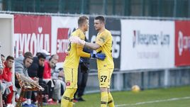 9 февраля. Белек. "Спартак" – "Слован" – 1:3. 11-я минута. Александр Максименко (слева) меняет Александра Селихова.