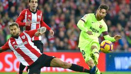 10 февраля. Бильбао. "Атлетик" – "Барселона" – 0:0. Лионель Месси в атаке.