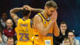 11 февраля. Химки. "Химки" - "Локомотив-Кубань" - 82:84. Защитник химчан Егор Вяльцев.