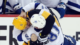 Евгений Малкин против Стивена Стэмкоса.