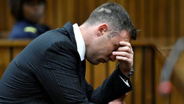 Он был героем, а сейчас его бьют в тюрьме. Шесть лет трагедии Оскара Писториуса