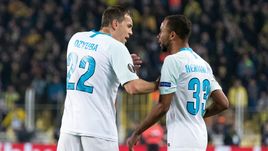 12 февраля. Стамбул. "Фенербахче" - "Зенит" - 1:0. Артем Дзюба и Эрнани.