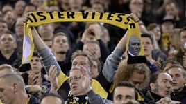 Недовольные фанаты приезжали на базу "Витесса", но клуб верит в Слуцкого