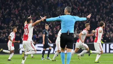 13 февраля. Амстердам. "Аякс" – "Реал" – 1:2. Судья отменяет взятие ворот.