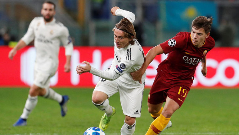 Лука Модрич против Анте Чорича. Фото REUTERS Лука Модрич против Анте Чорича. Фото REUTERS