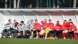 19 февраля. Белек. "Оренбург" - "Спартак" - 1:1. Скамейка красно-белых.