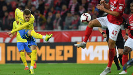 Дмитрий Скопинцев (слева) этой зимой не стал спартаковцем.