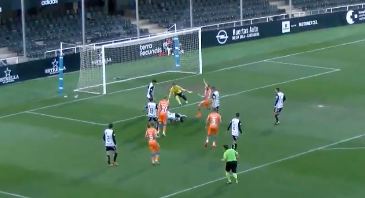 Дзагоев за мгновение до травмы. Дзагоев за мгновение до травмы.