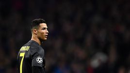 20 февраля. Мадрид. "Атлетико" - "Ювентус" - 2:0. Разочарование Криштиану Роналду после финального свистка.