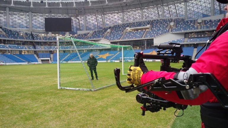 На поле побывал известный артист Юрий Стоянов. На поле побывал известный артист Юрий Стоянов.