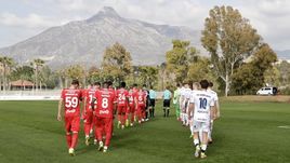 21 февраля. Марбелья. "Локомотив" - "Викинг" - 5:1. Выход команд на поле.