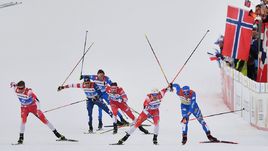 У Большунова - серебро в скиатлоне. Он проиграл 0,1 секунды норвежцу. Чумовой финиш!