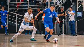 Потери не сбивают лидеров с победоносного пути