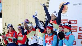 28 февраля. Зефельд. Итоги женской эстафеты - Швеция - первая, Норвегия - вторая, Россия - третья.