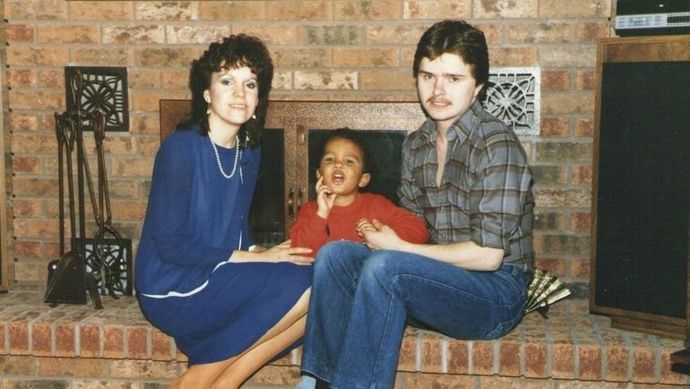 Маленький Рэй Эмери с семьей. Маленький Рэй Эмери с семьей.