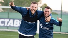 Артем Дзюба (слева) и Роберт Мак.