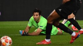 6 марта. Париж. "ПСЖ" - "Манчестер Юнайтед"- 1:3. Джанлуиджи Буффон.