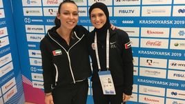 Тренер фигуристки из ОАЭ Захры Лари Александра Иевлева (слева) на зимней Универсиаде - 2019 в Красноярске.