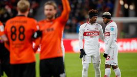 7 марта. Екатеринбург. "Урал" - "Спартак" - 1:0. Луиз Адриану (справа) и Зе Луиш.