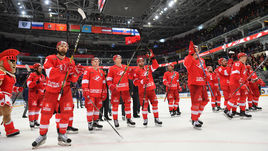 8 марта. Москва. "Спартак" - СКА - 0:1. Красно-белые благодарят болельщиков за поддержку.