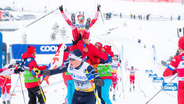 9 марта. Осло. Российские лыжники качают Максима Вылегжанина.