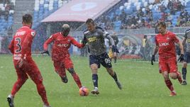 9 марта. Самара. "Крылья Советов" - "Енисей" - 4:0. Максим Канунников (в центре) отметился голом.