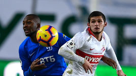 10 марта. Химки. "Динамо" - "Спартак" - 0:1. В игре Аяз Гулиев (справа).