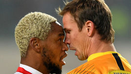 10 марта. Химки. "Динамо" - "Спартак" - 0:1. Нападающий гостей Луиз Адриану и вратарь хозяев Антон Шунин.