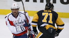 Александр Овечкин (слева) и Евгений Малкин.