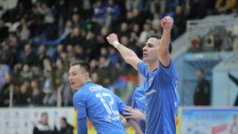 Спокойной жизни лидерам не дают