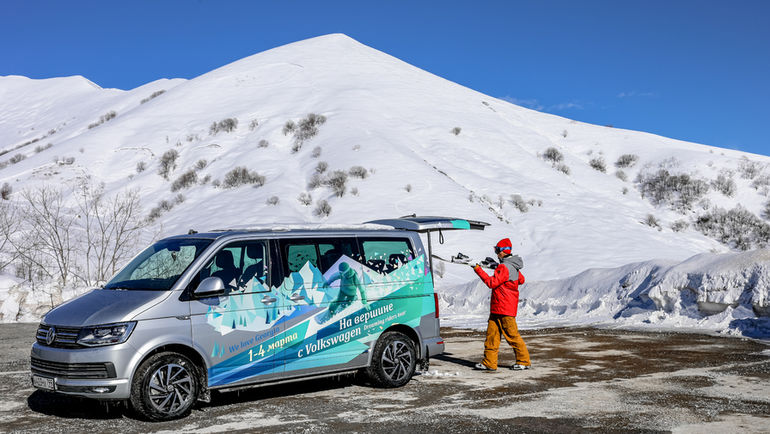Один из самых известных серферов, путешественник и амбассадор марки Volkswagen Коммерческие автомобили в России Сергей Расшиваев. Один из самых известных серферов, путешественник и амбассадор марки Volkswagen Коммерческие автомобили в России Сергей Расшиваев.