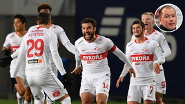 Футболисты "Спартака" празднуют гол.