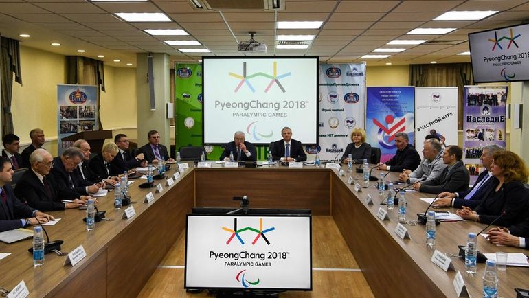 1 февраля 2008 года. Владимир Луин и Павел Рожков на заседании Паралимпийского комитета России. Фото AFP 1 февраля 2008 года. Владимир Луин и Павел Рожков на заседании Паралимпийского комитета России. Фото AFP