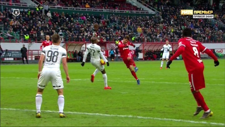 Мяч попадает в бедро Каборе, а его рука находится в естественном положении. Мяч попадает в бедро Каборе, а его рука находится в естественном положении.