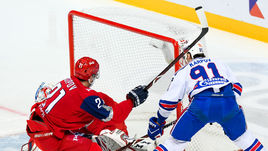 17 марта. Ярославль. "Локомотив" – СКА – 3:1. Максим Осипов (№21) оформил дубль.