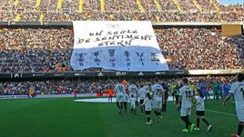 17 марта. "Валенсия" - "Хетафе" - 0:0. Болельщики подготовили специальный баннер в честь 100-летия клуба.